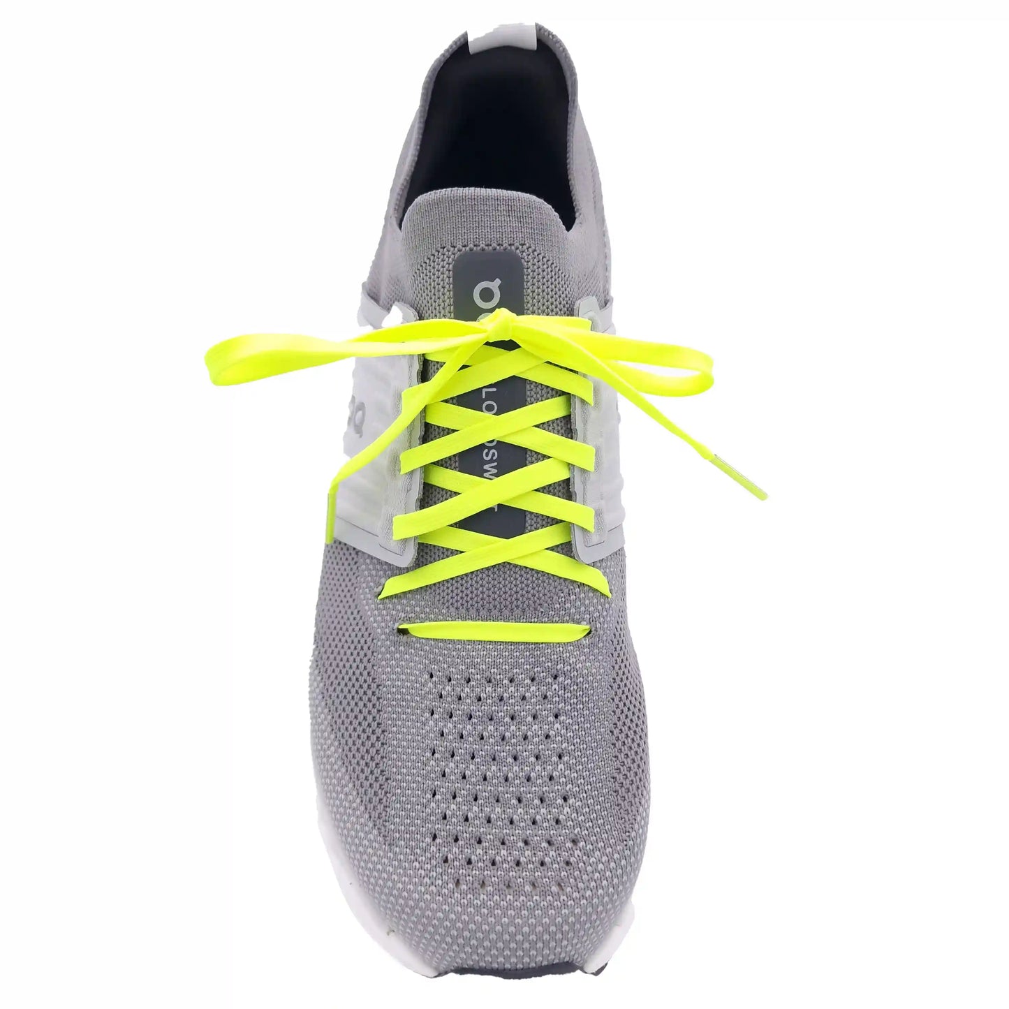 fussballschuhe mit gelben schnuersenkeln geschnuert