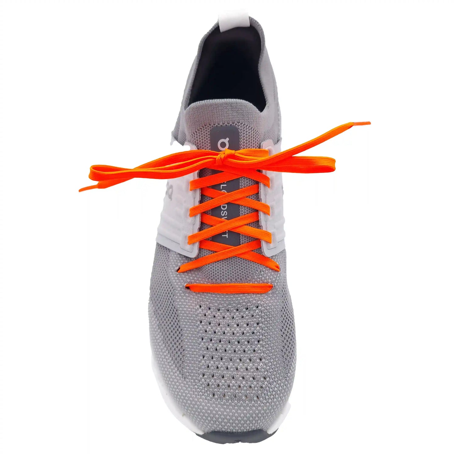 fussballschuhe mit roten schnuersenkeln geschnuert