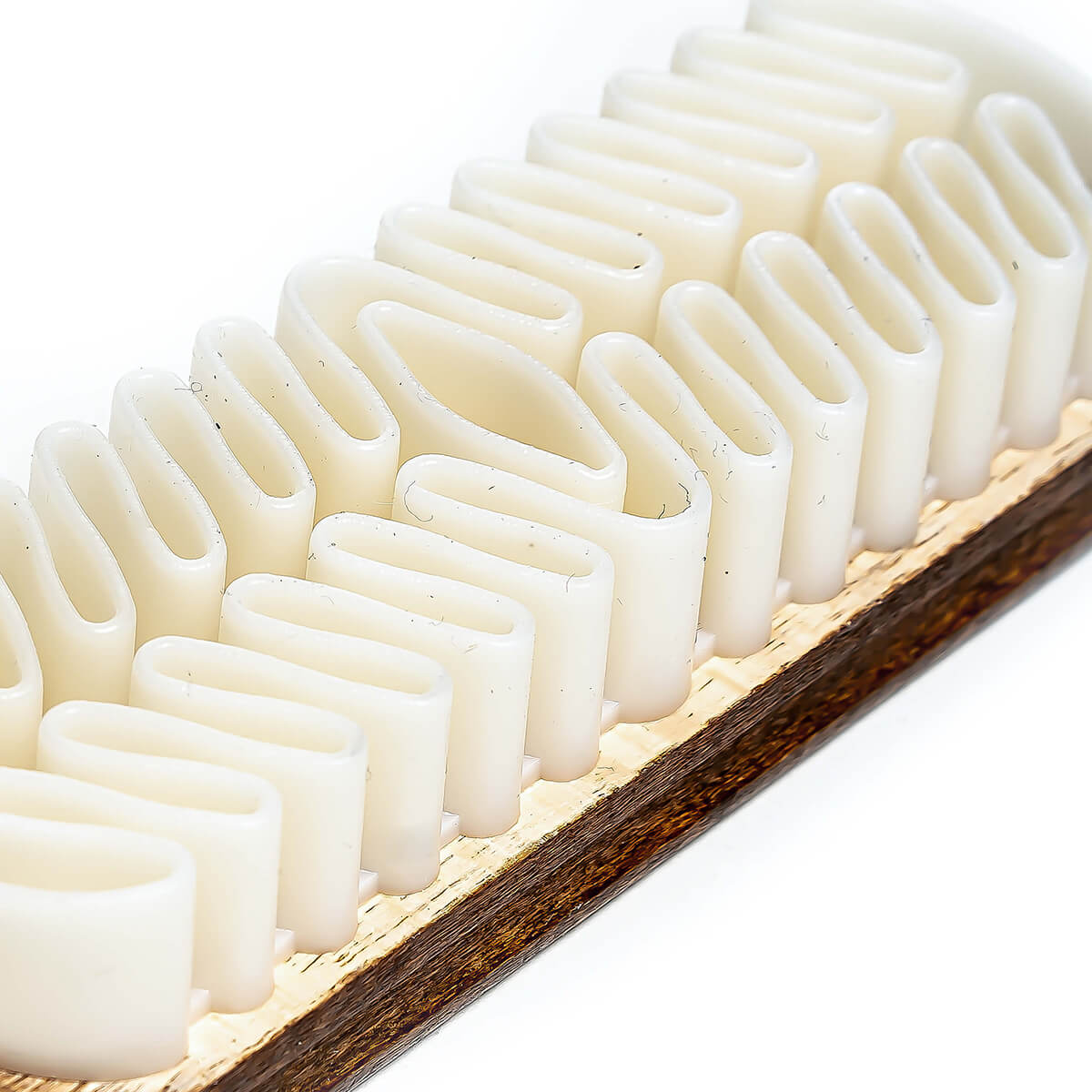 Collonil Velour Boy Raulederbürste Detail Gummilamellen schräg